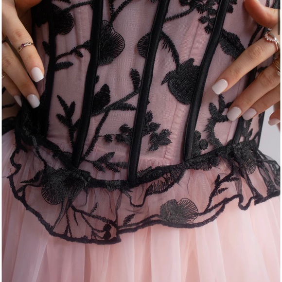 Plus size 2x-3x Laced Bustier Corset - Picture 4 of 6